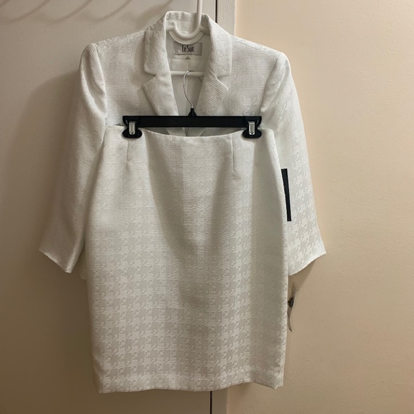 NWT Size 6 Le Suit Three- button Vanilla Ice Skirt Suit - Picture 5 of 10